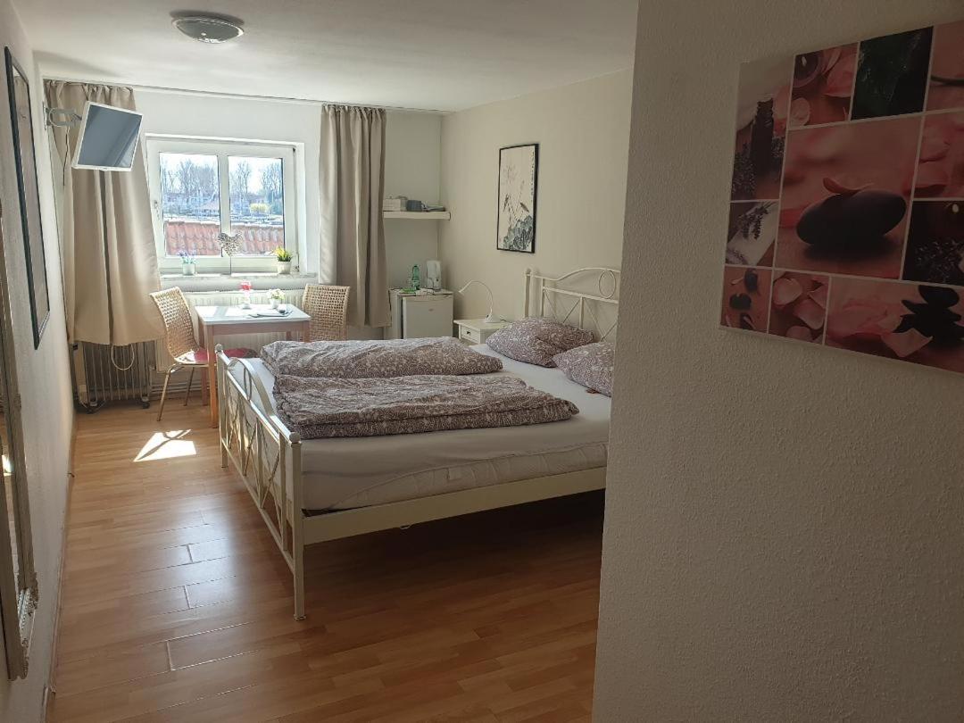 Rooming24, Kleine Pension Lübeck Exterior foto
